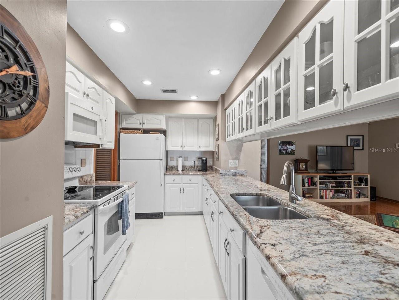 10305 ORANGE GROVE DR