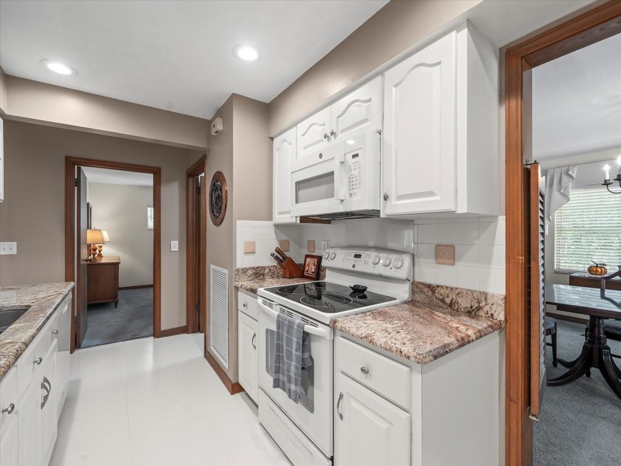 10305 ORANGE GROVE DR