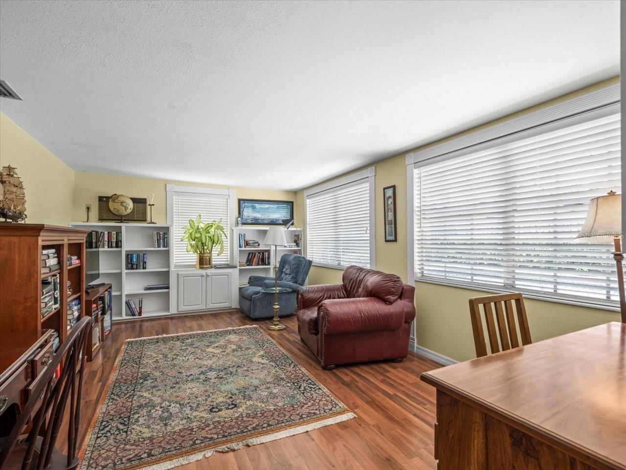 10305 ORANGE GROVE DR