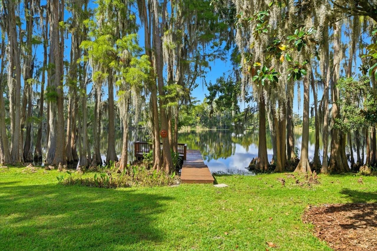 302 LAKE KELL CT