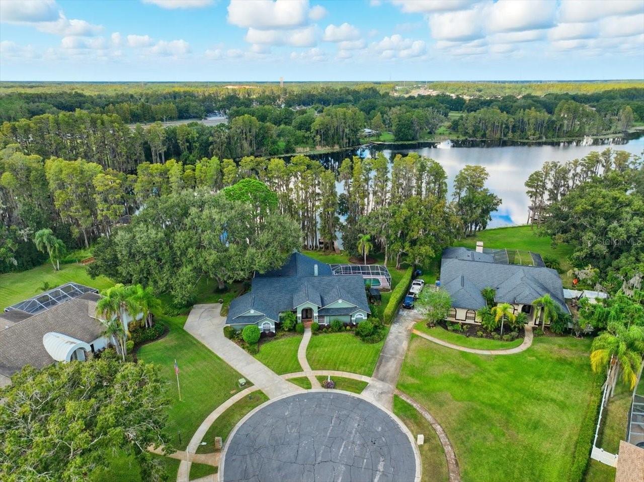 302 LAKE KELL CT