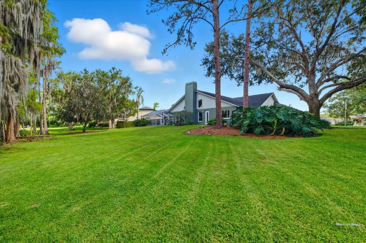 302 LAKE KELL CT