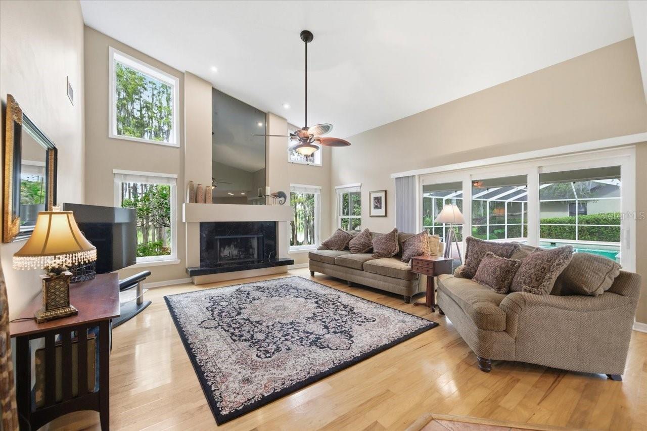 302 LAKE KELL CT