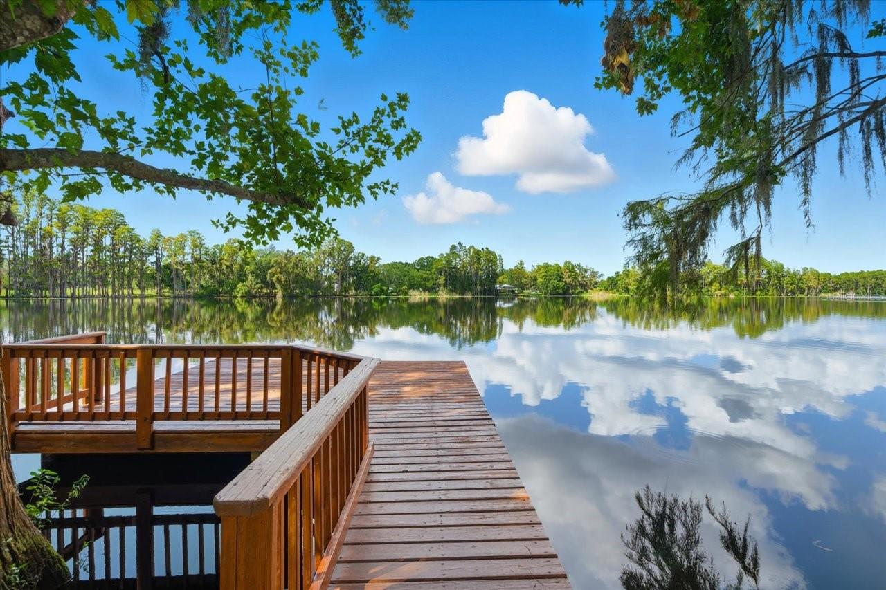 302 LAKE KELL CT