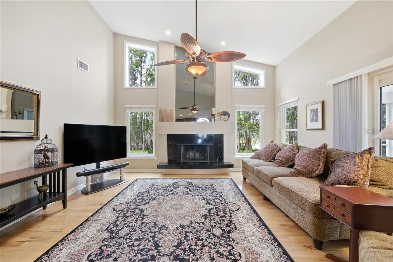 302 LAKE KELL CT