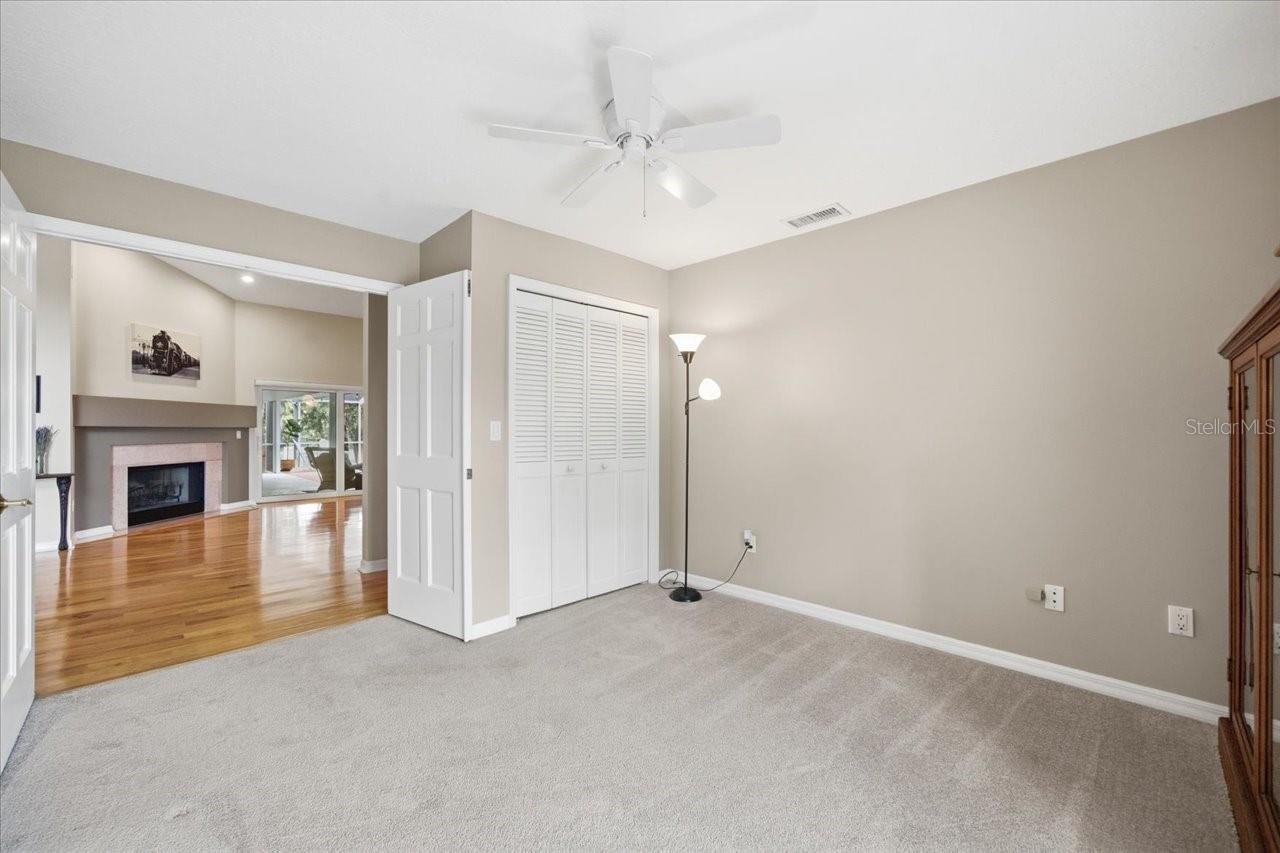 302 LAKE KELL CT