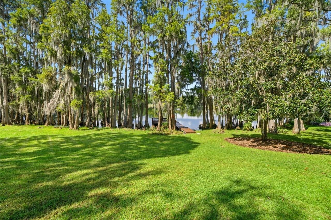 302 LAKE KELL CT