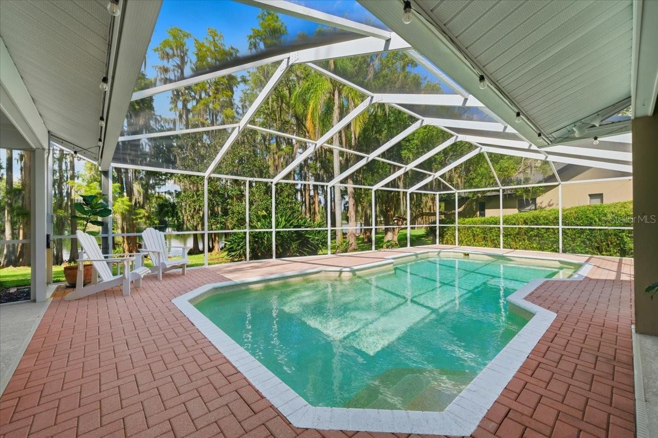 302 LAKE KELL CT