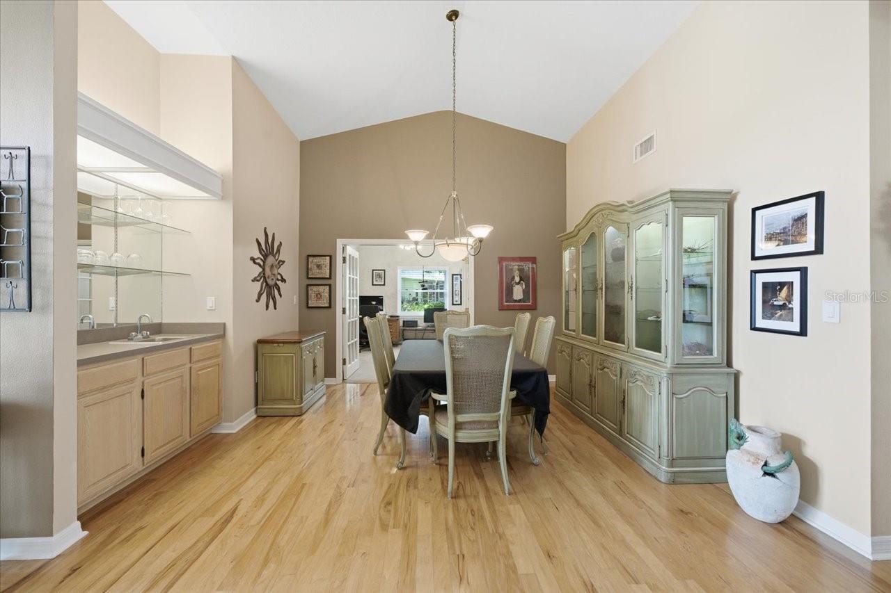 302 LAKE KELL CT
