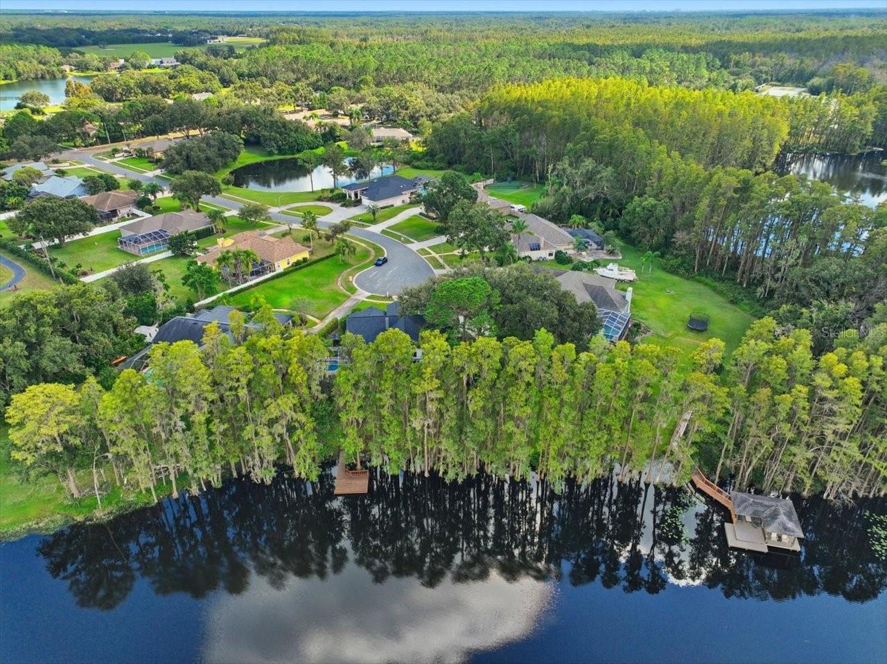 302 LAKE KELL CT