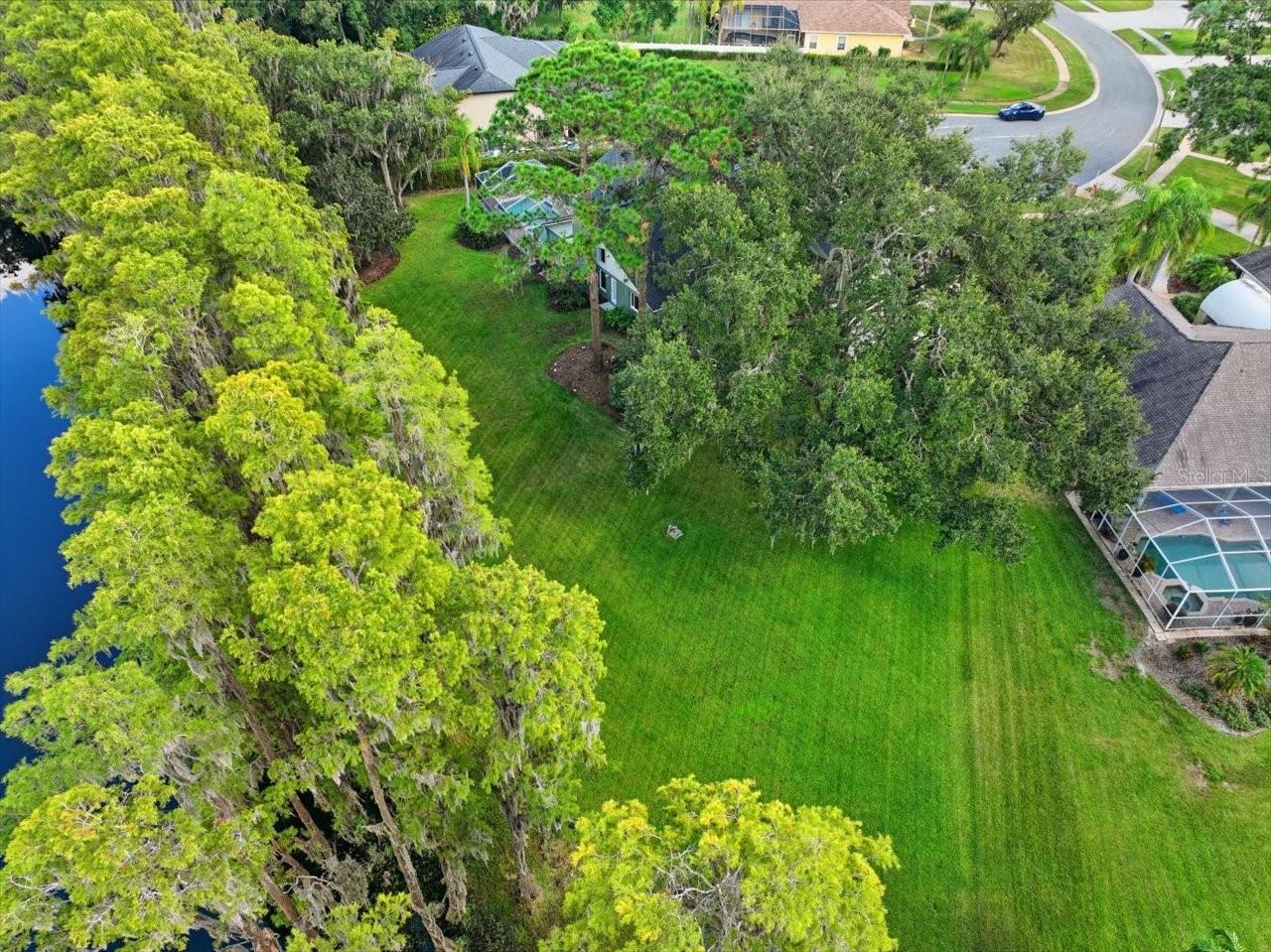302 LAKE KELL CT