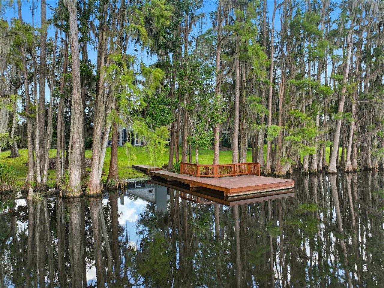 302 LAKE KELL CT
