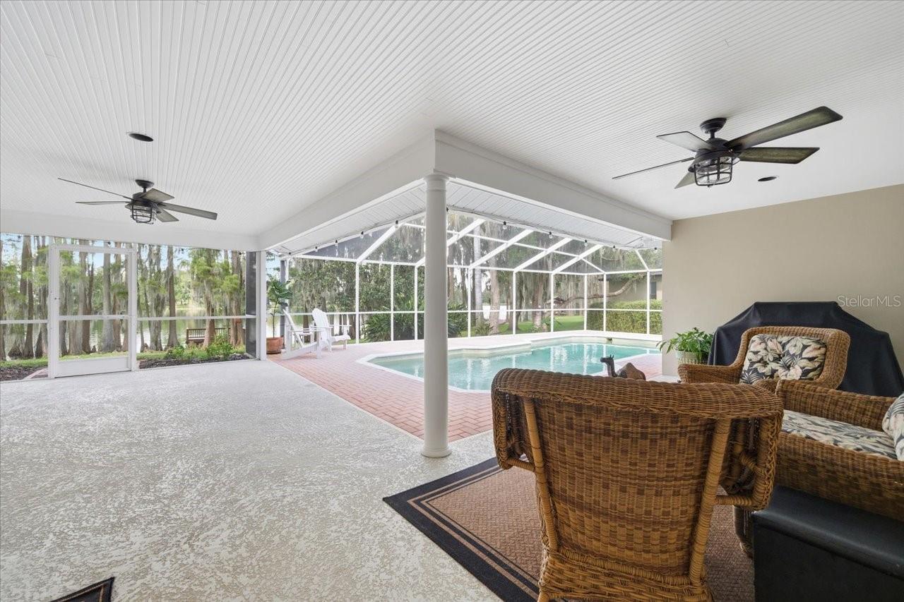302 LAKE KELL CT