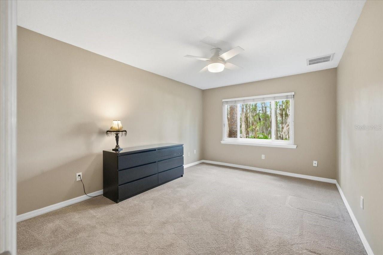 302 LAKE KELL CT