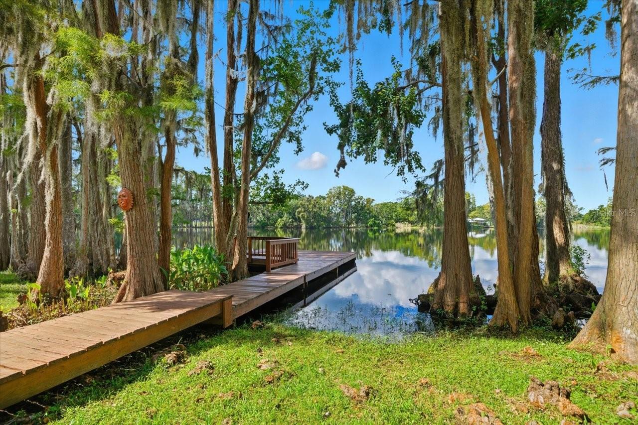 302 LAKE KELL CT