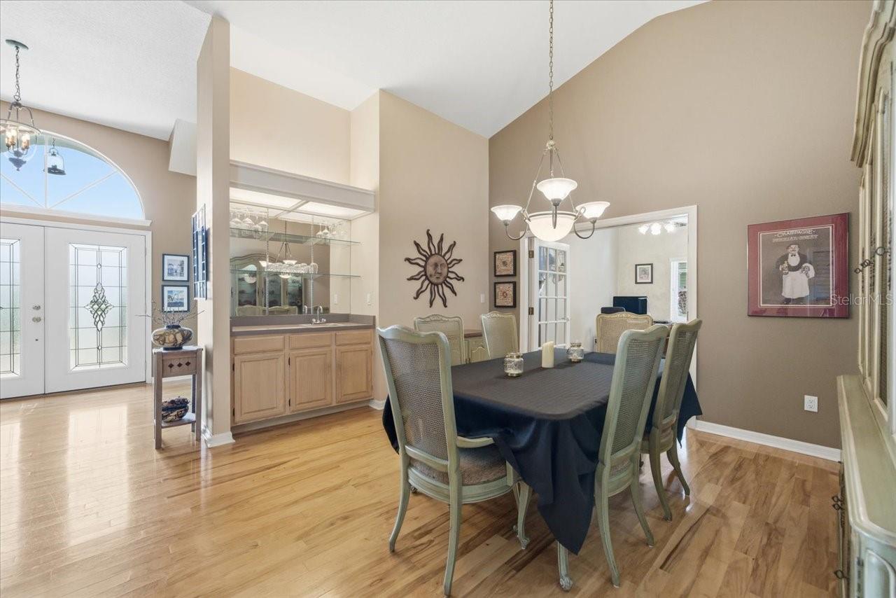302 LAKE KELL CT