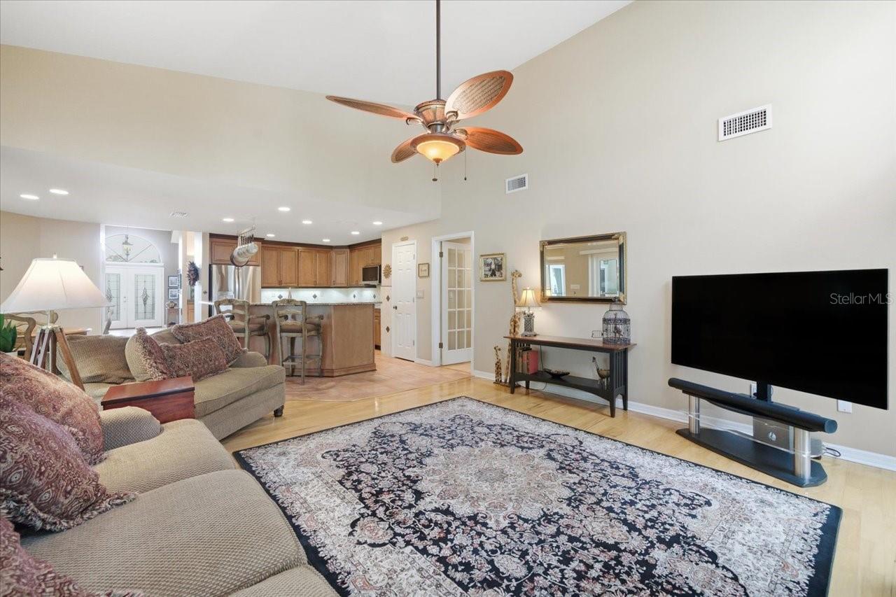 302 LAKE KELL CT