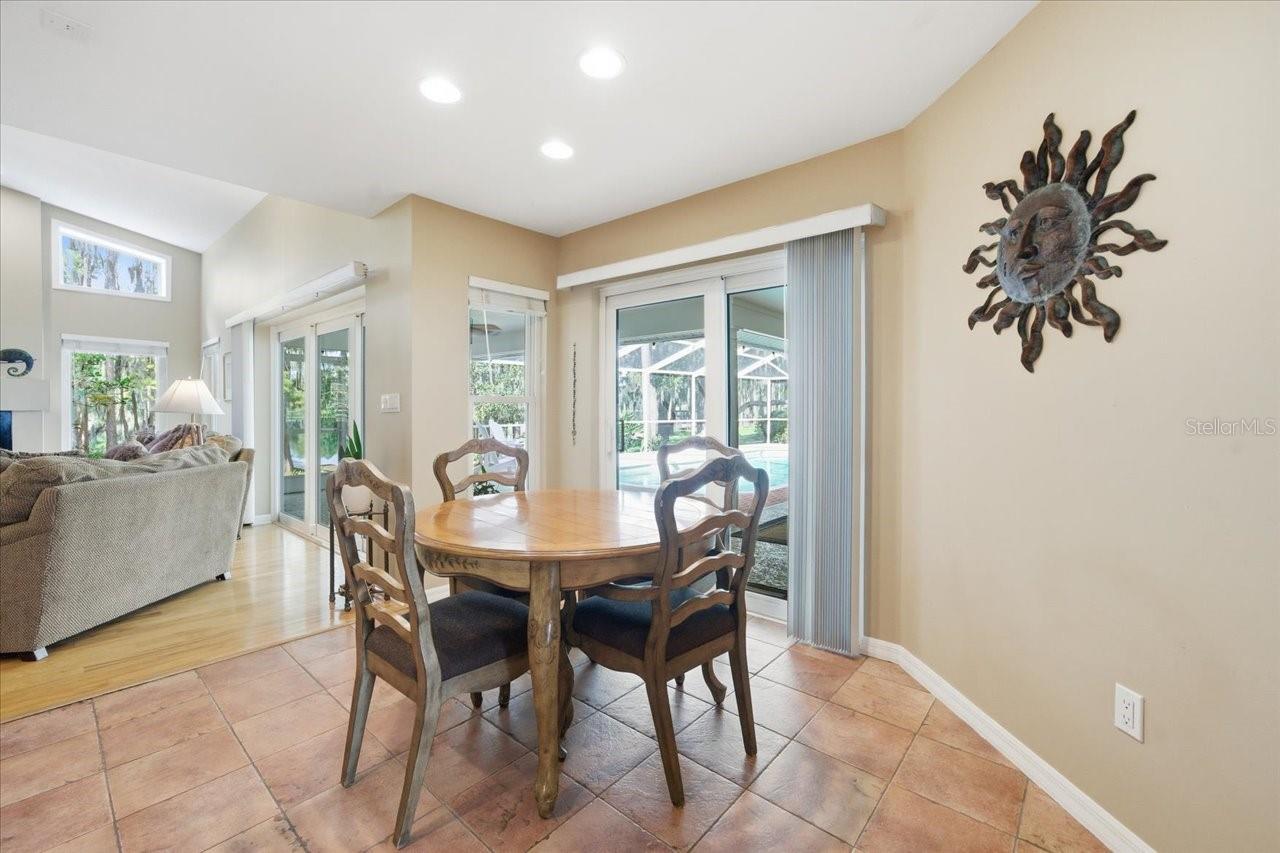 302 LAKE KELL CT