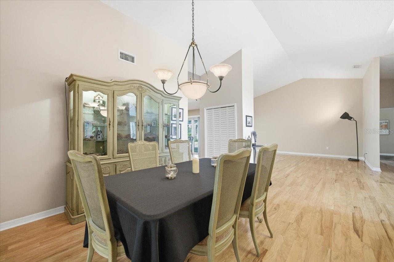 302 LAKE KELL CT