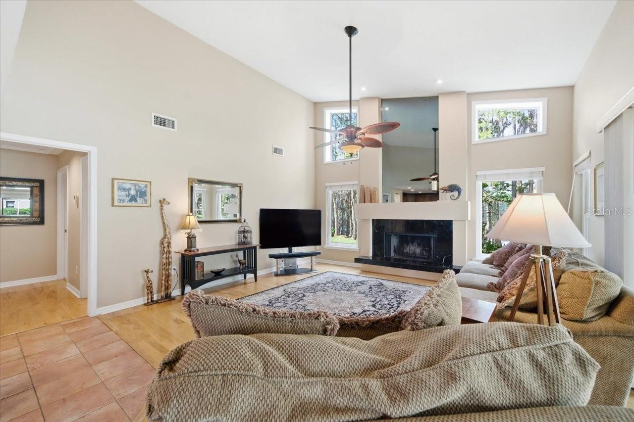 302 LAKE KELL CT