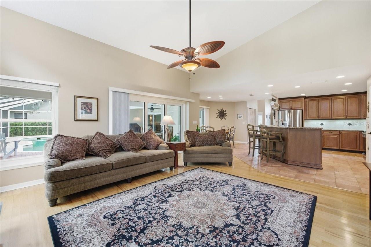 302 LAKE KELL CT