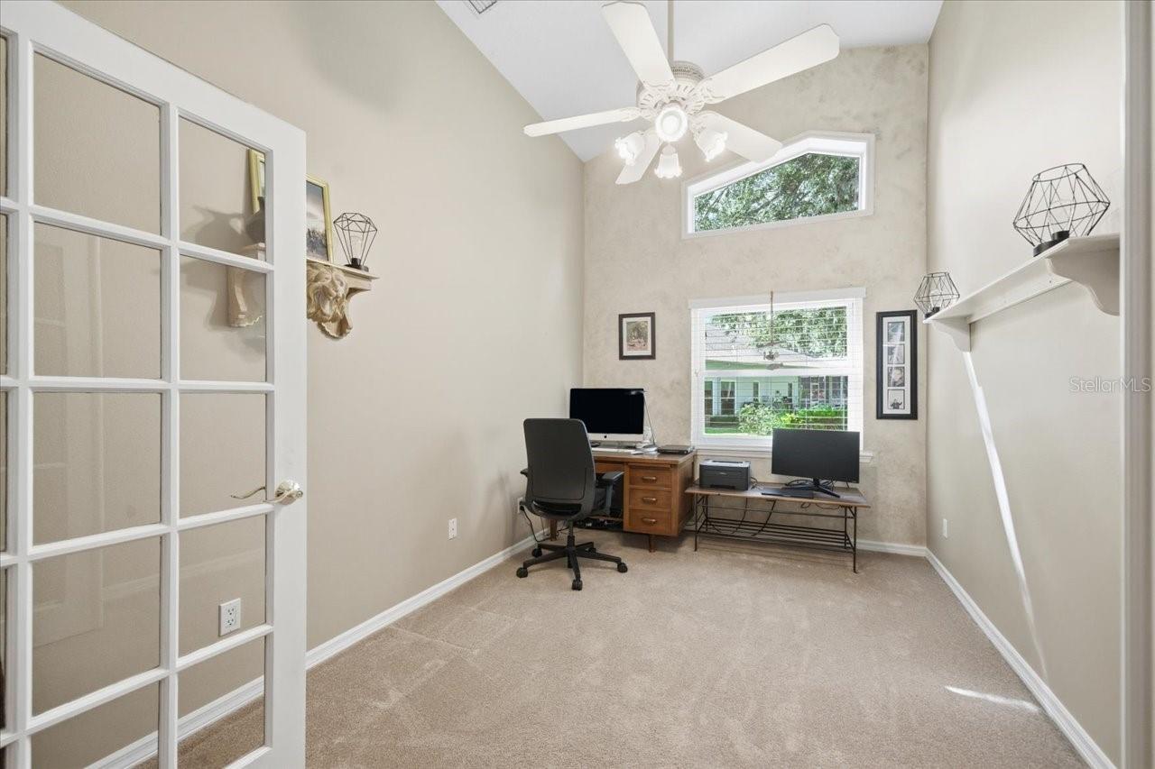 302 LAKE KELL CT