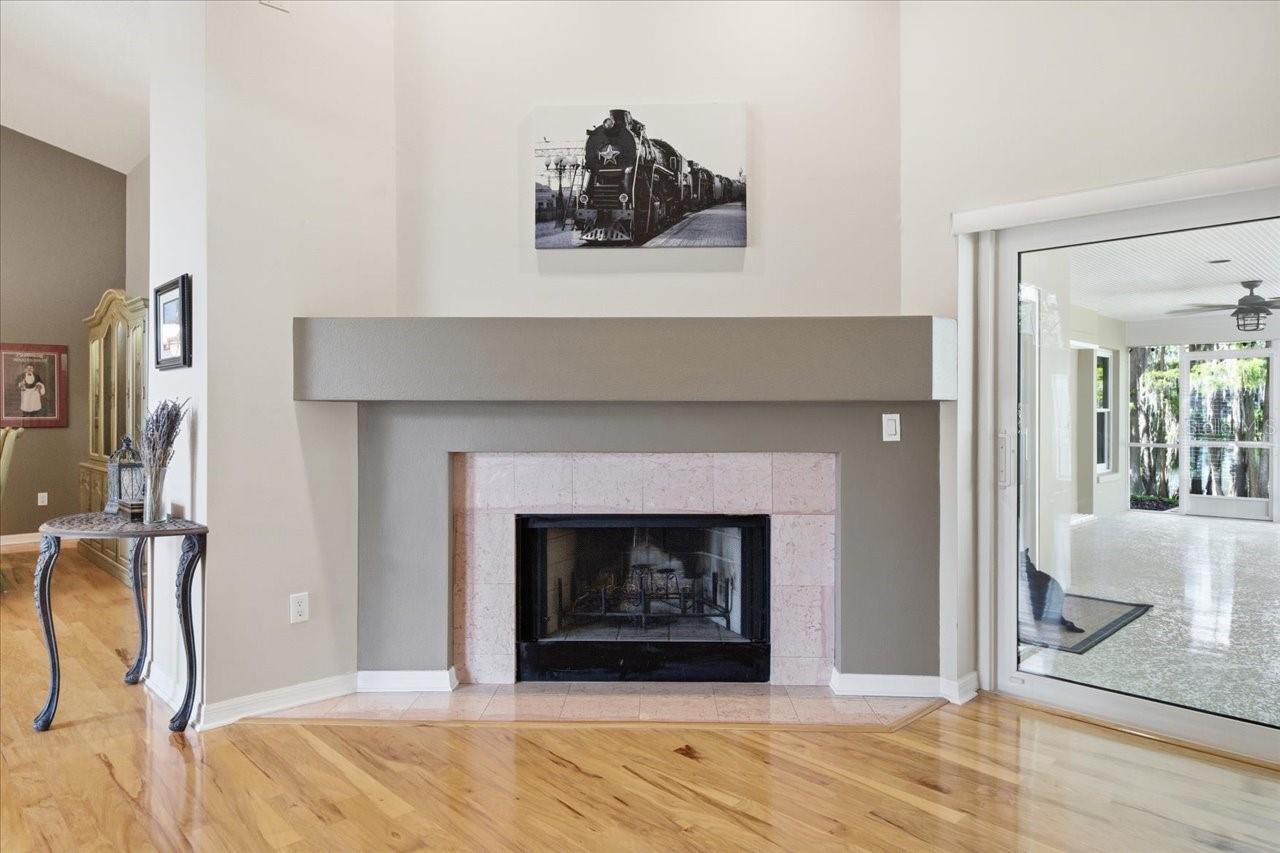 302 LAKE KELL CT