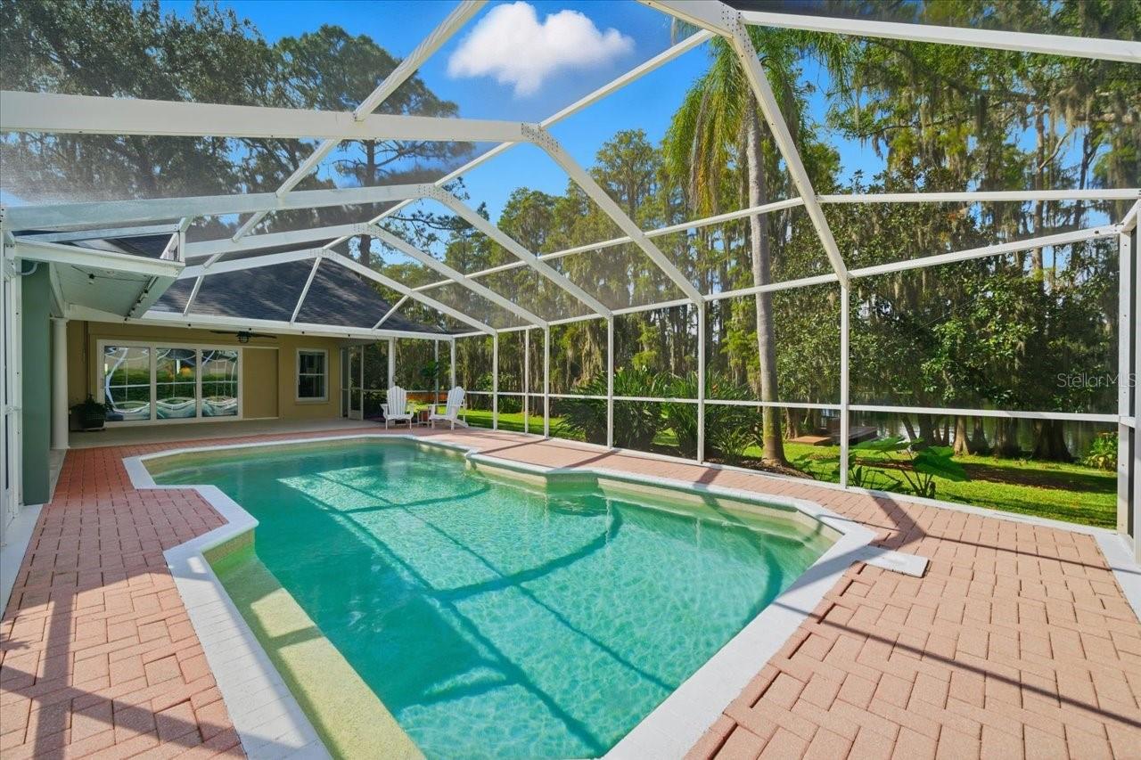 302 LAKE KELL CT