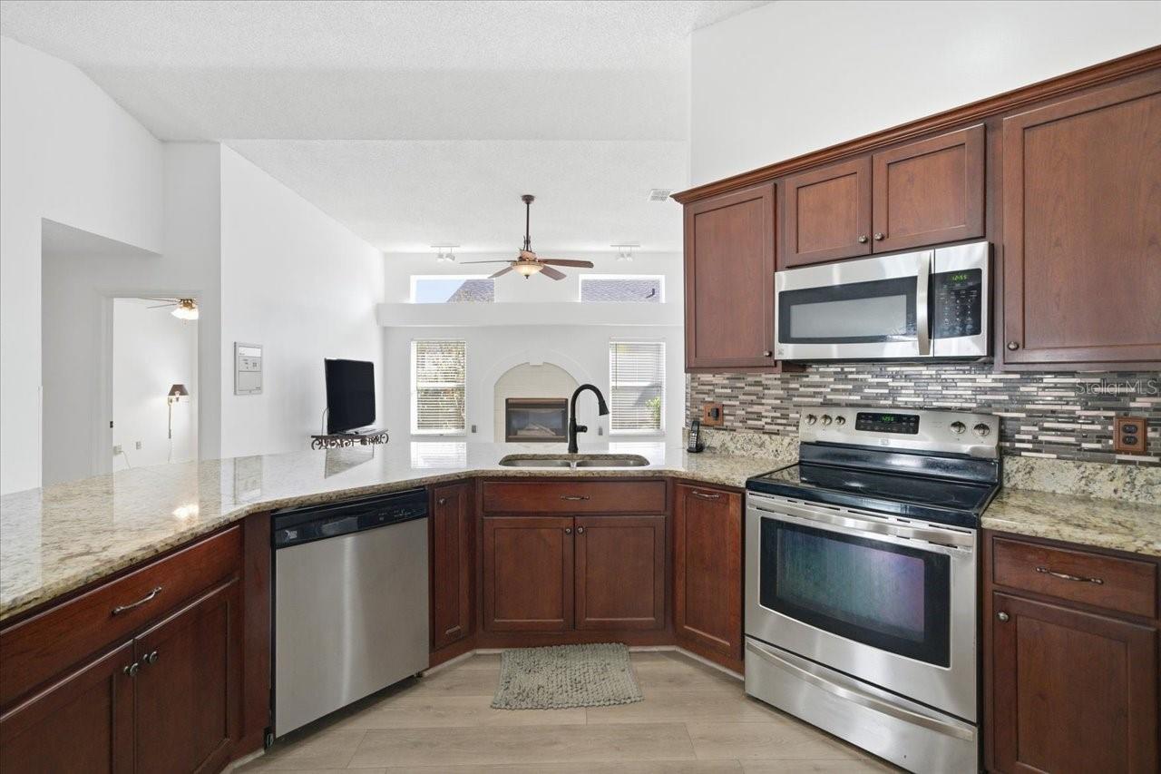 3903 YELLOW FINCH LN