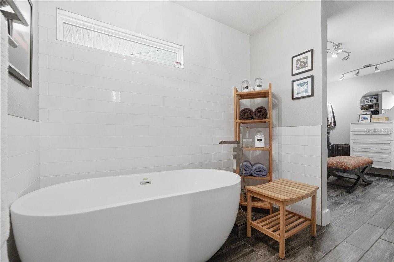 10705 CARROLLWOOD DR