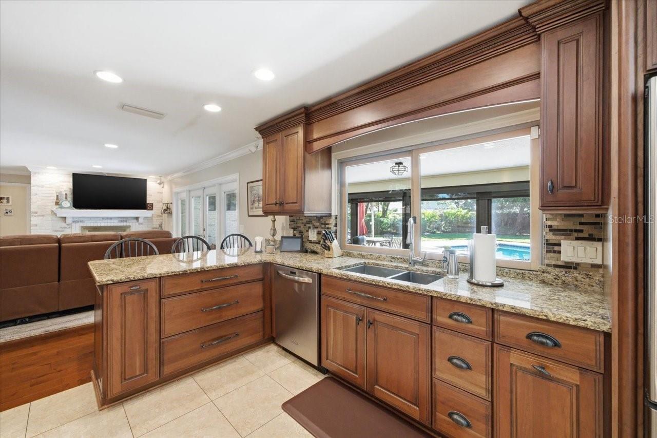 4014 CARROLLWOOD VILLAGE DR