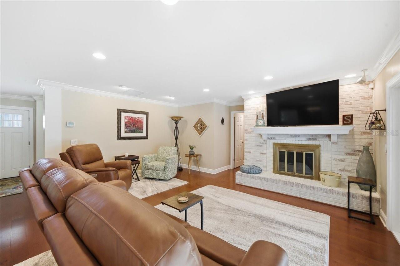 4014 CARROLLWOOD VILLAGE DR