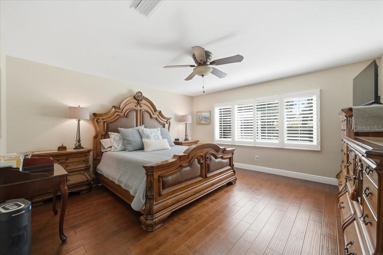 4014 CARROLLWOOD VILLAGE DR