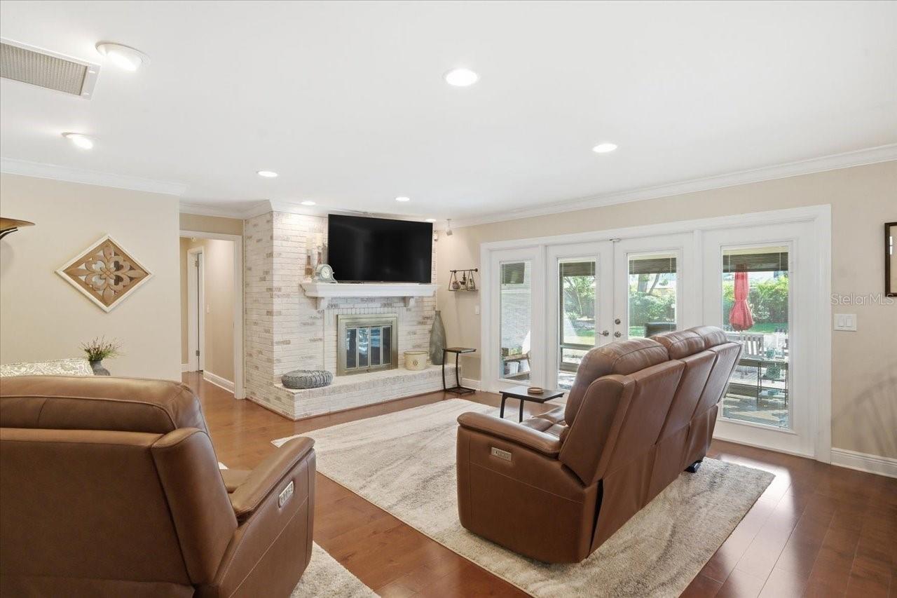 4014 CARROLLWOOD VILLAGE DR