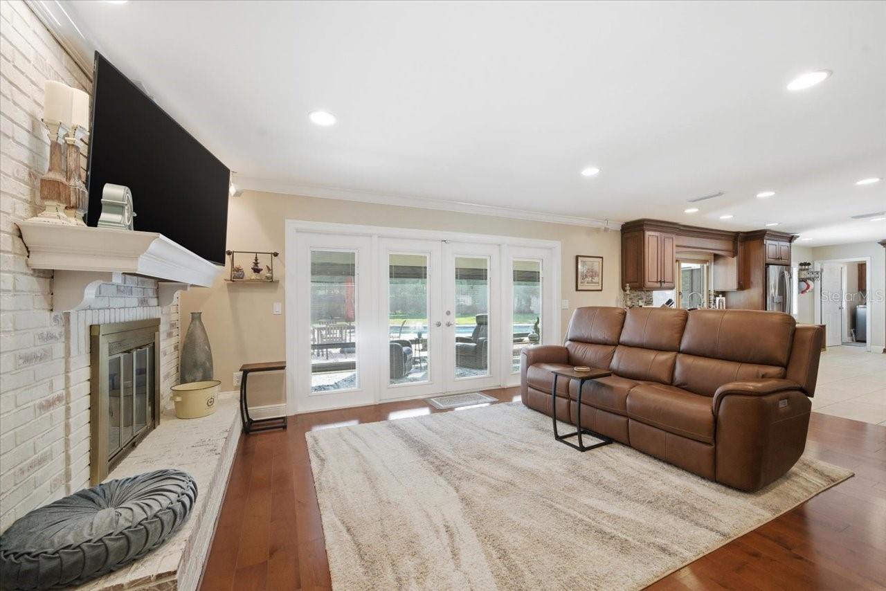 4014 CARROLLWOOD VILLAGE DR