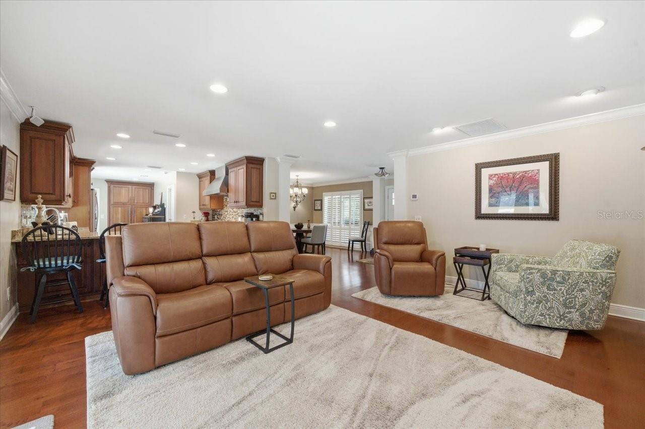 4014 CARROLLWOOD VILLAGE DR