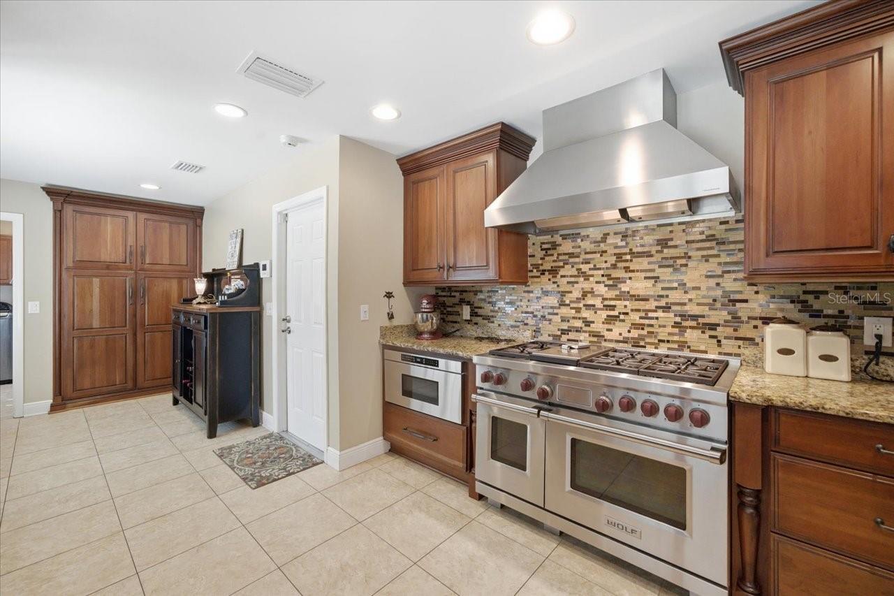 4014 CARROLLWOOD VILLAGE DR