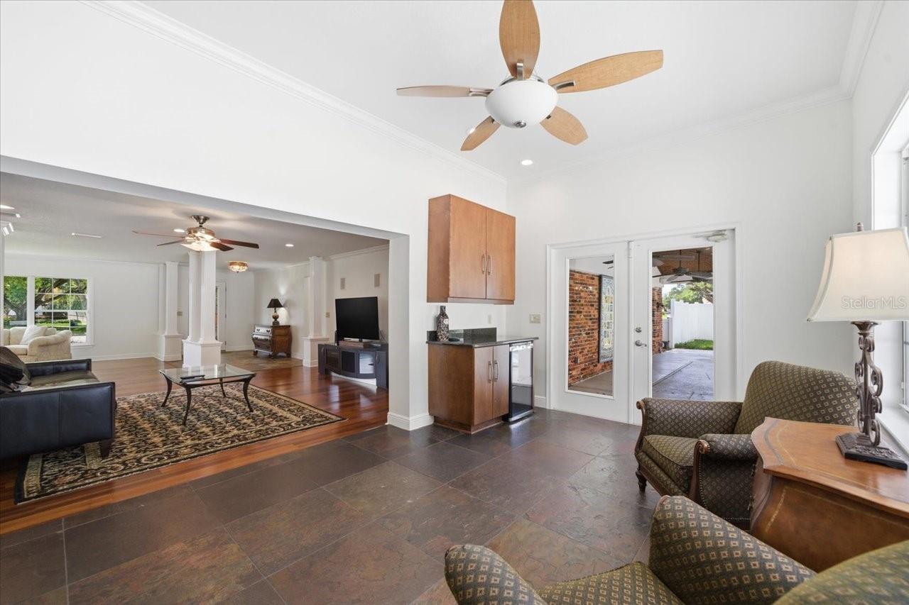 3042 SAMARA DR