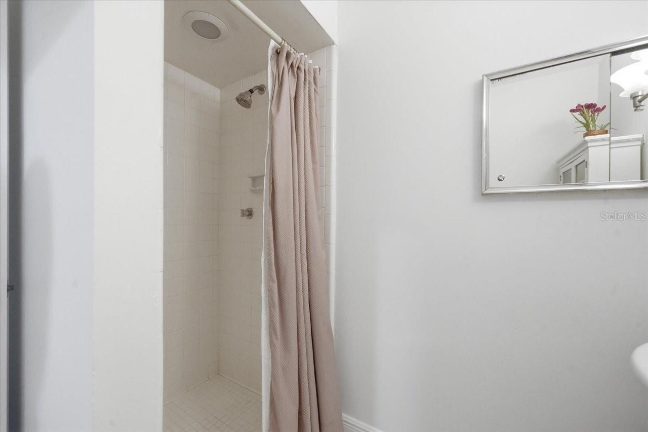 3042 SAMARA DR
