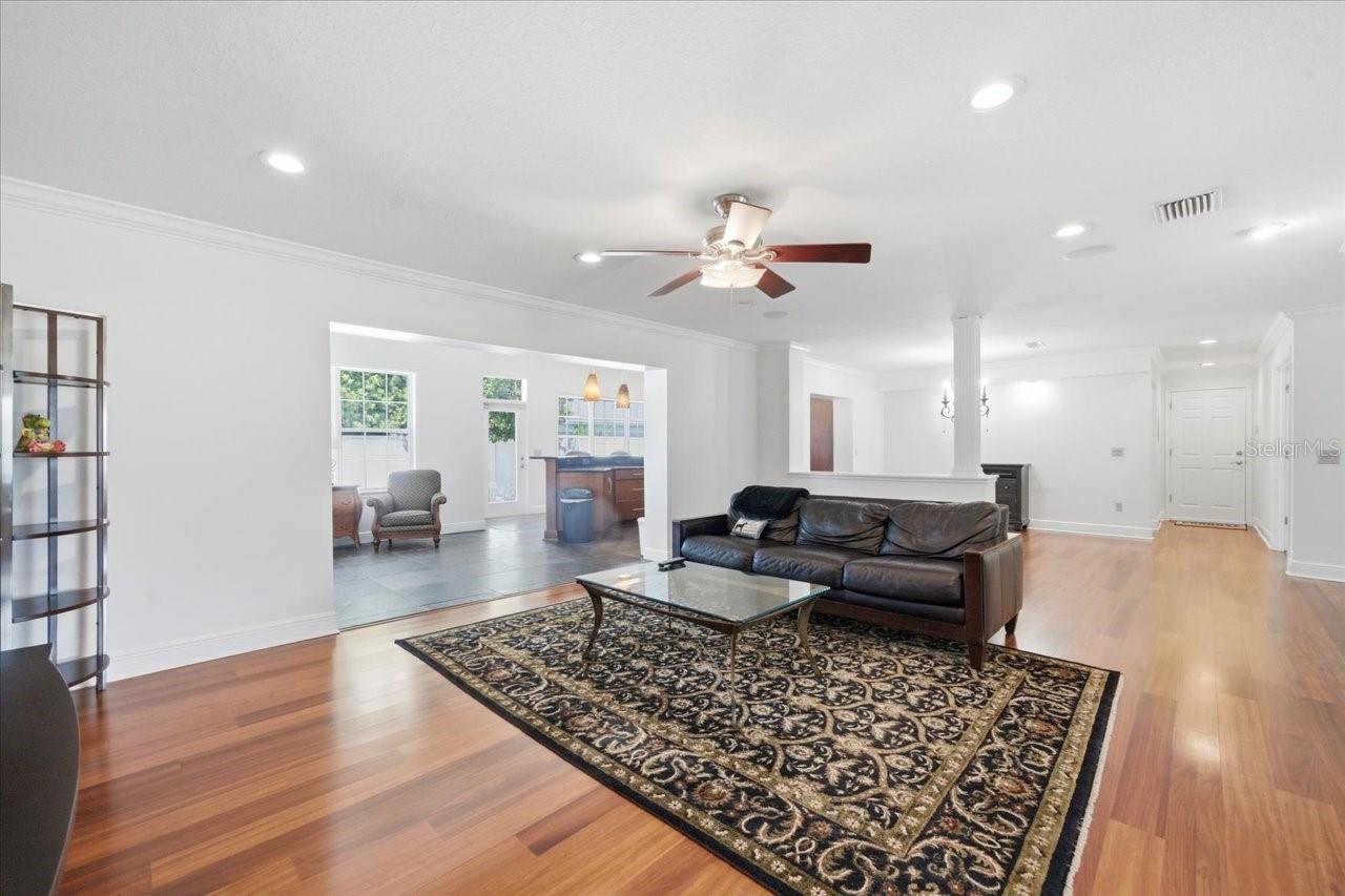 3042 SAMARA DR