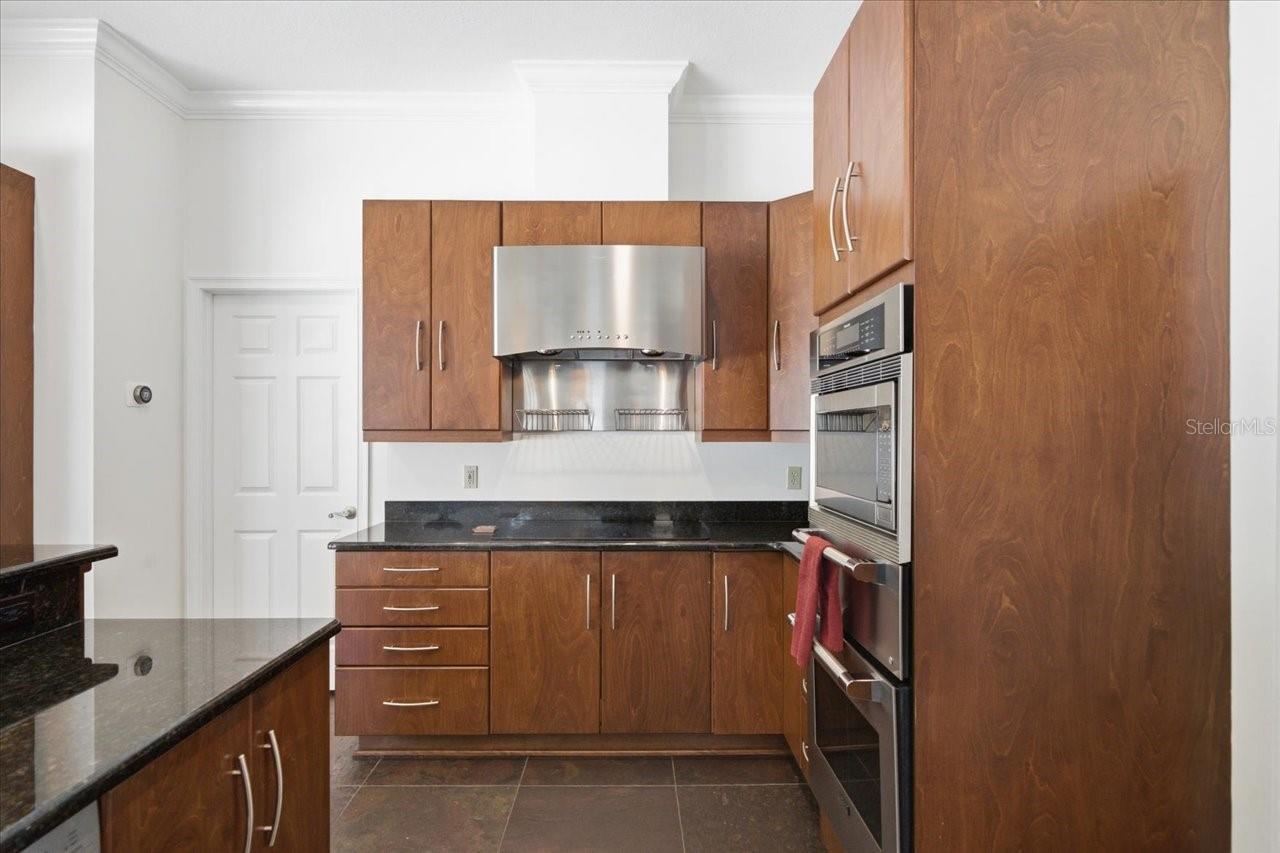 3042 SAMARA DR