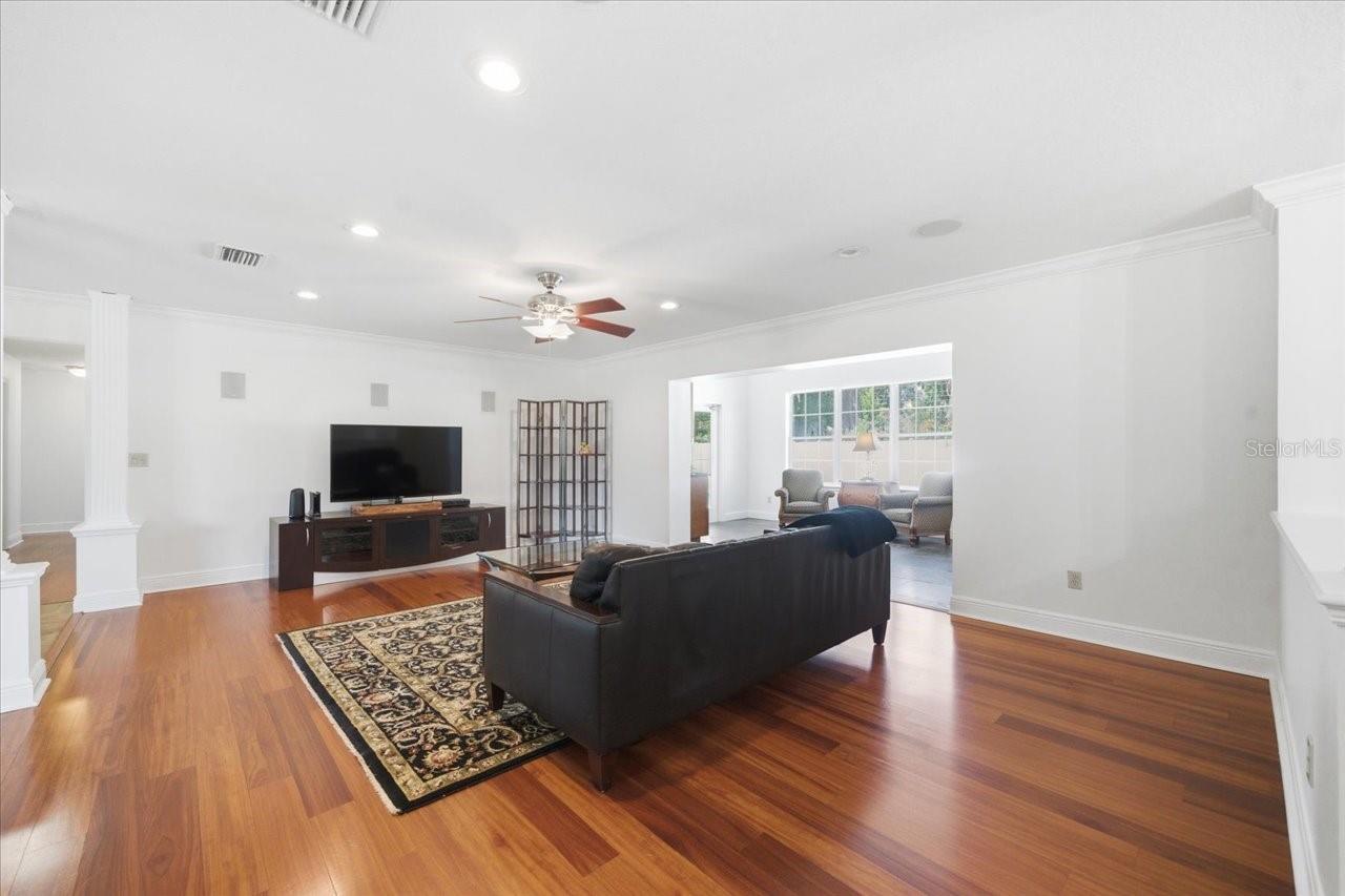 3042 SAMARA DR