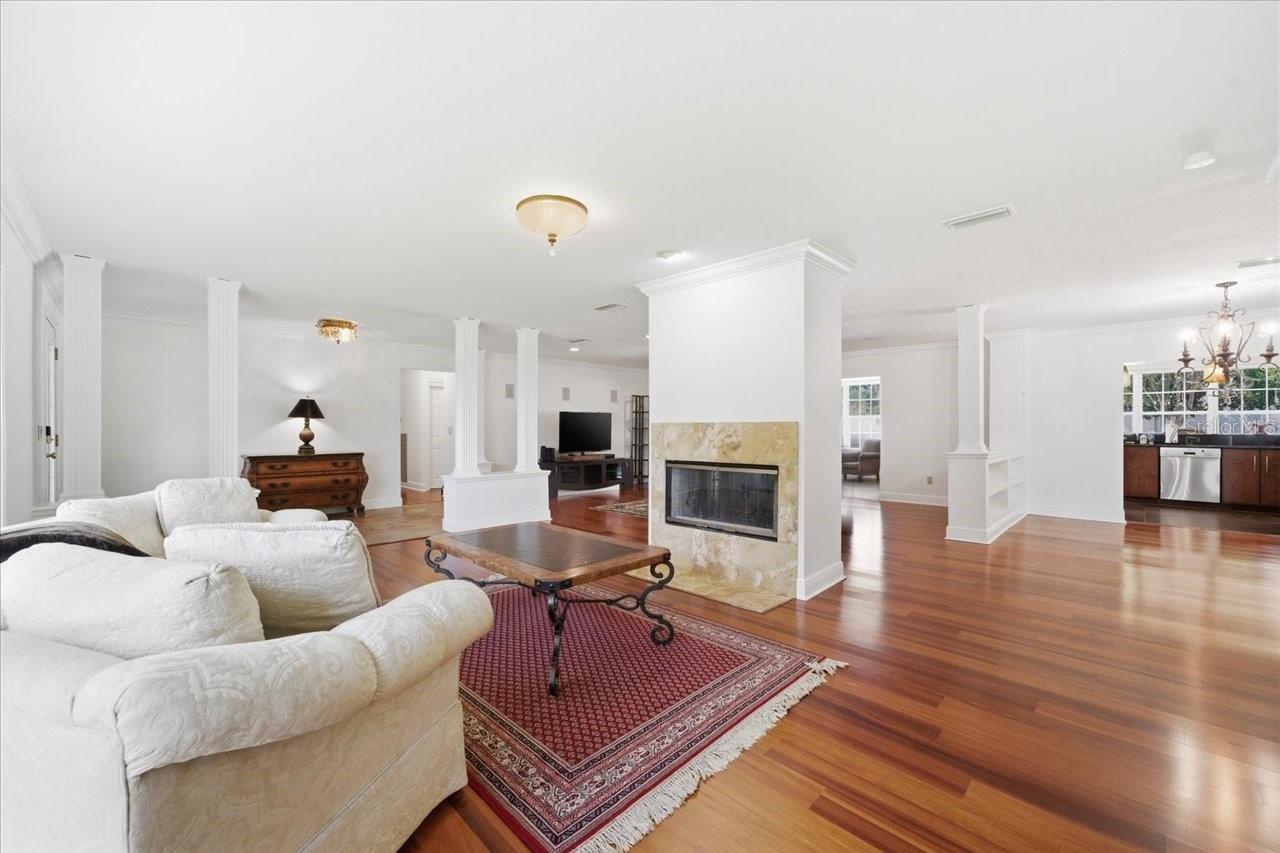 3042 SAMARA DR