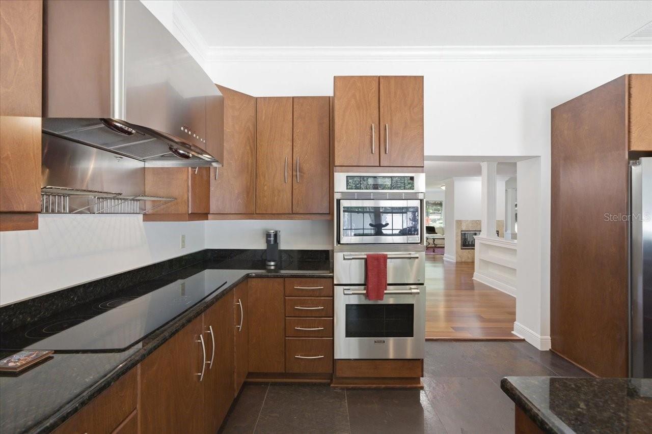 3042 SAMARA DR