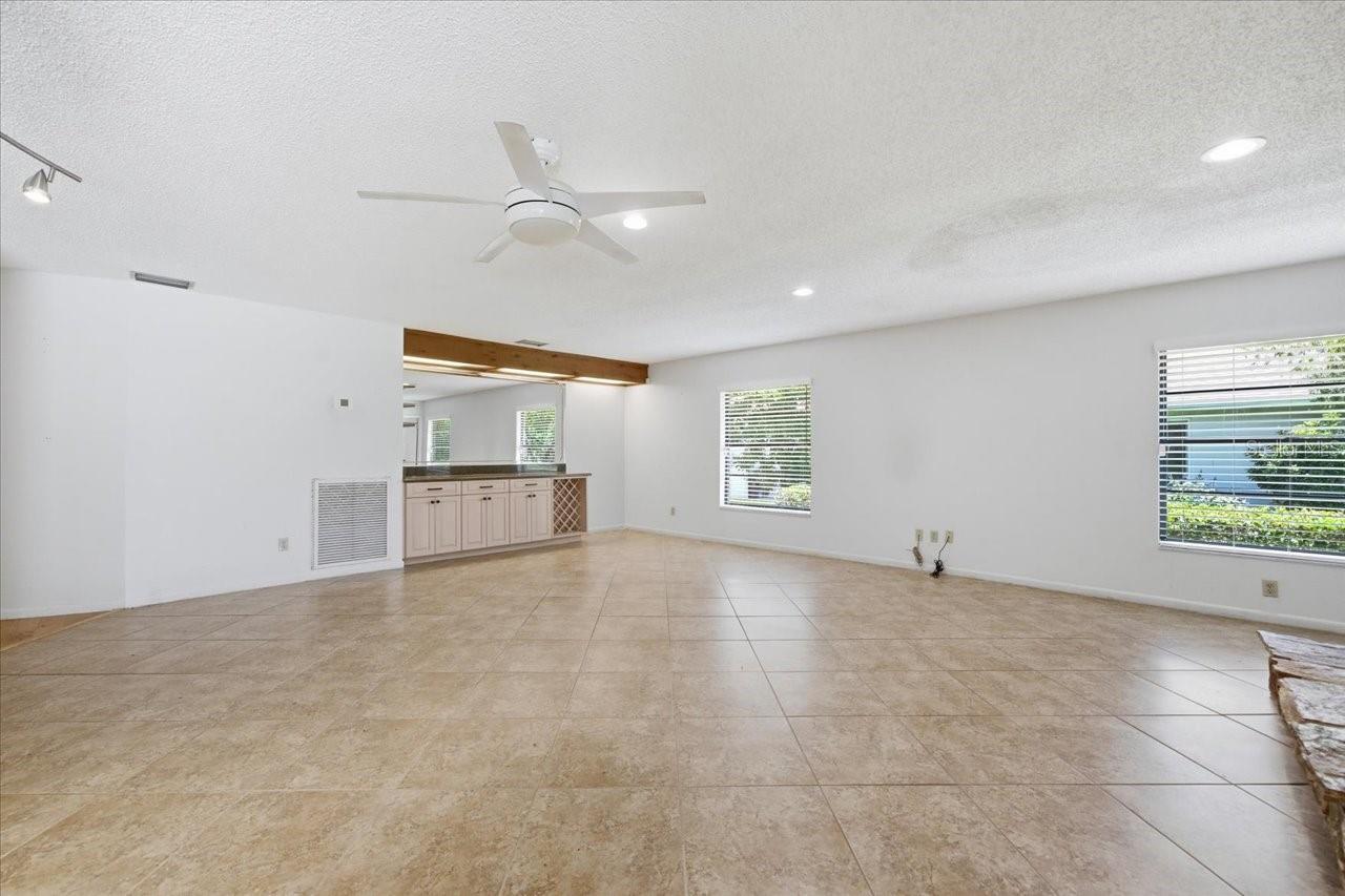 4326 MIDDLE LAKE DR