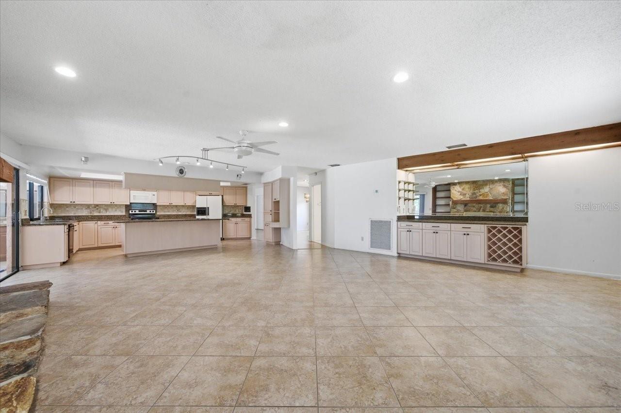 4326 MIDDLE LAKE DR