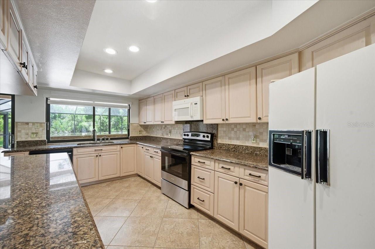 4326 MIDDLE LAKE DR