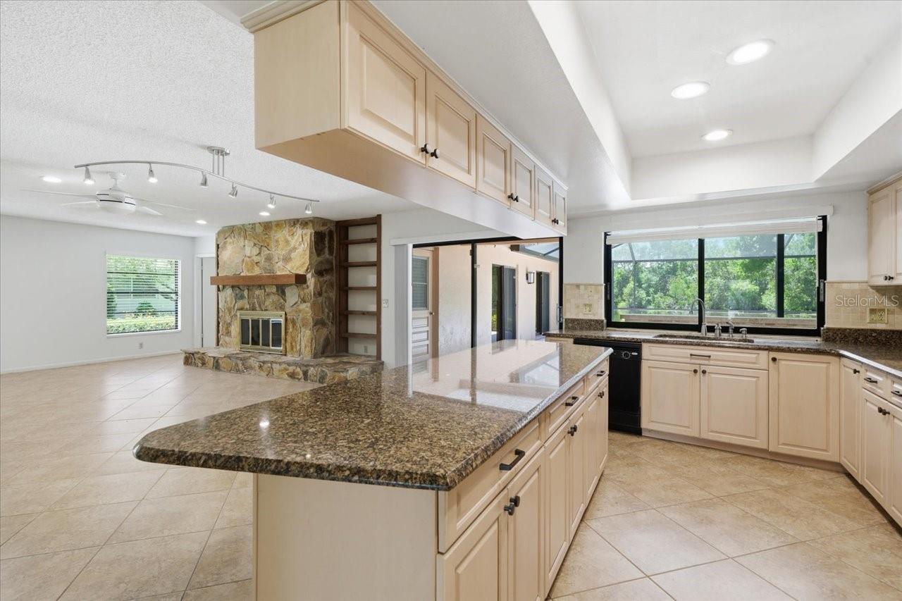 4326 MIDDLE LAKE DR