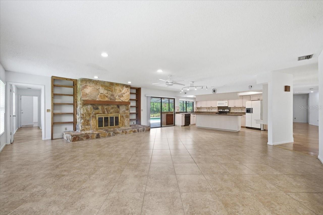 4326 MIDDLE LAKE DR