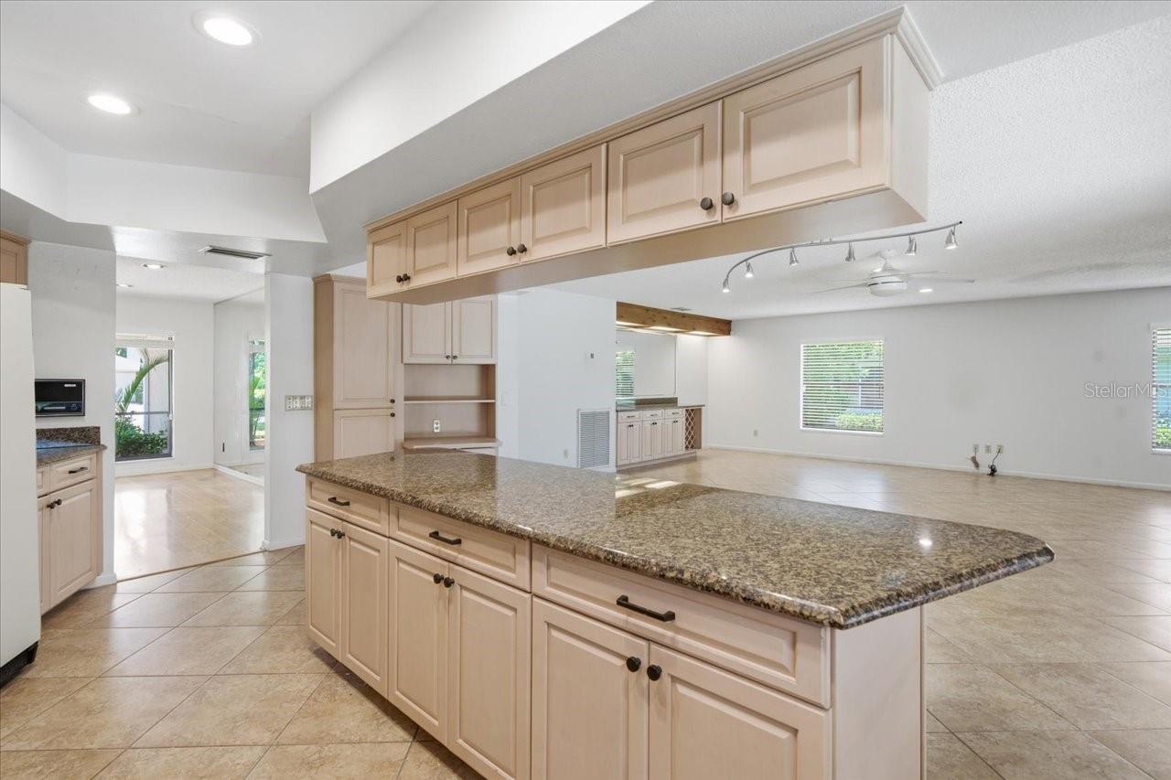 4326 MIDDLE LAKE DR